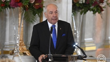 Sulyok Tamás Kapu Tiborral együtt köszönti az újévet a közmédia csatornáin - illusztráció