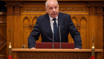 Sulyok Tamás aláírta a Magyarország Nemzetközi Büntetőbíróságból történő kilépése visszavonásáról szóló törvényt - illusztráció