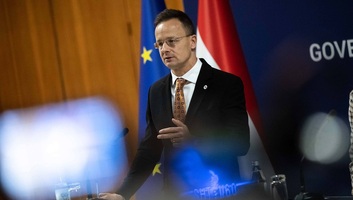 Szijjártó: Idén eddig 8,5 millió tonna kőolaj és több mint 7 milliárd köbméter földgáz érkezett Oroszország irányából - illusztráció