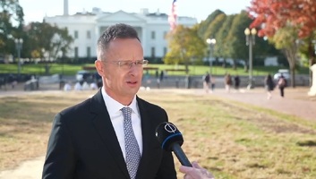 Szijjártó: Magyarország továbbra is teljes erejével támogatja Donald Trump békeerőfeszítéseit - illusztráció