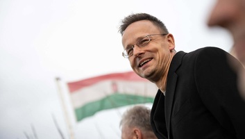 Szijjártó Péter lemond parlamenti mandátumáról - illusztráció