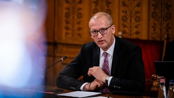 Tarr Zoltán: Átláthatóság, párbeszéd és nem titokban hozott döntések lesznek a kulturális élet területén is - illusztráció