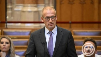 Tarr Zoltán állami és miniszteri díjakat adott át - illusztráció