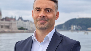 Újabb helyről kap támadást Sulyok Tamás: Tüntetést szerveznek Vonáék - illusztráció