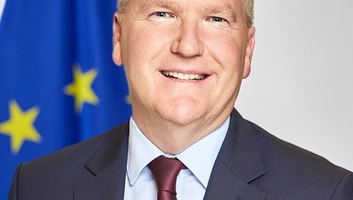 Uniós biztos: Mióta Magyarország új kormánya hivatalba lépett, már jelentős előrelépések történtek a jogállamiság terén - illusztráció