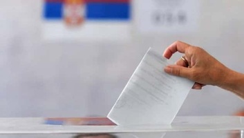 Civil és médiaszervezetek szerint romlottak a választási feltételek Szerbiában - illusztráció