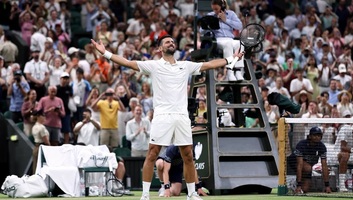 Đoković maratoni csatában jutott be a wimbledoni elődöntőbe - illusztráció