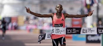 Megdőlt a maratonfutás világrekordja: Először két óra alatt - illusztráció