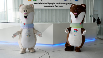 Milánó 2026: Két hermelin, Tina és Milo a kabalafigura - illusztráció