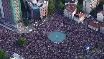 A MUP szerint 34 ezren voltak a Slaviján, a Nyilvános Gyűlések Archívuma szerint több mint 100 ezren - illusztráció