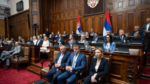 A bizalmatlansági indítványról vitázott a szerb parlament - illusztráció