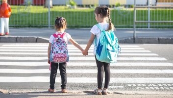 A nyári szünidő kezdetén óvatosságra int a közlekedési rendőrség - illusztráció