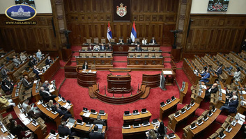 A szerb parlament folytatta a vitát a választási törvénycsomagról - illusztráció