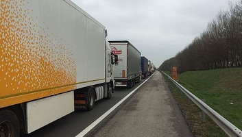 A szerbiai fuvarozók még nem kaptak semmilyen értesítést az EU-tól, folytatódnak a blokádok - illusztráció