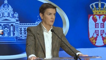 Ana Brnabić: A képviselők a parlament minden bejáratát használhatják, de erőszak nélkül - illusztráció