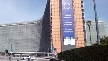 Az Európai Bizottság a Mrdić-féle törvények felfüggesztését kéri - illusztráció