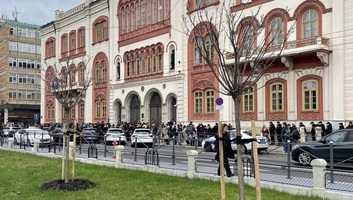 Belgrád: A rendőrség a rektorátus épületében, a hallgatók az utcán - illusztráció