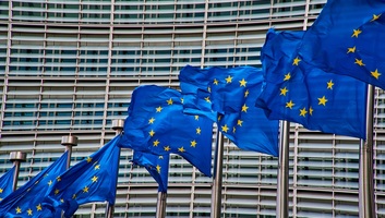 EU: Rendezett hatalomátadásra van szükség Szerbiában az ország előtt álló kihívások kezelése érdekében - illusztráció