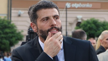 Ellentmondásos adatok Šapić fegyvereinek lefoglalásáról – az ügyészség vizsgálatot indított - illusztráció