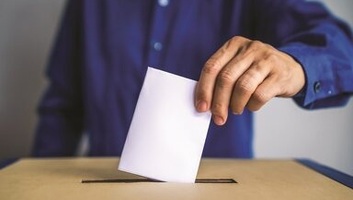 Előrehozott parlamenti választást tartanak ma Szerbiában - illusztráció