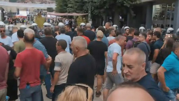 Feszültség és incidensek kísérték Vučić užicei nagygyűlését - illusztráció