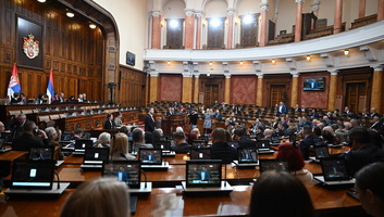 Heves vita a választói névjegyzék módosításáról – a kormány és az ellenzék egymást vádolja - illusztráció