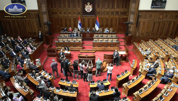 Két új ponttal bővült a szerb parlament napirendje - illusztráció