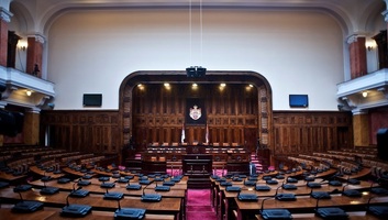 Kezdeményezi a parlament feloszlatását a szerb kormány - illusztráció
