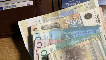 Köztársasági Statisztikai Intézet: A nettó átlagbér áprilisban 121 805 dinár volt, reálértéken 8,6 százalékkal nőtt - illusztráció
