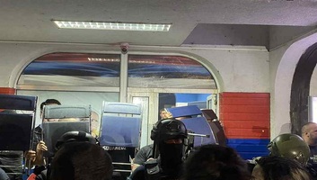 MUP: Több mint 70-en sérültek meg a kedd esti palánkai és verbászi összecsapásokban - illusztráció