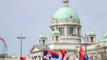 Ma tartják Belgrádban, a parlament épülete előtt a „Szerbia egy család” elnevezésű rendezvényt - illusztráció