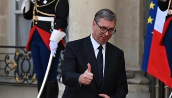 Macron fogadta Vučićot a francia nemzeti ünnep előestéjén - illusztráció
