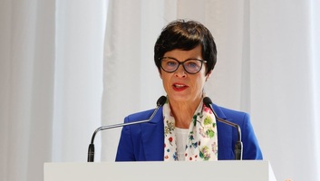 Marta Kos: Az újvidéki tragédia megváltoztatta Szerbiát - illusztráció