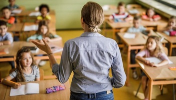 Megkezdődött az új tanév Szerbiában – 770 ezer diák ült vissza az iskolapadokba - illusztráció