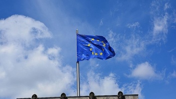 Megosztott a szerbiai közvélemény az EU-tagság kérdésében - illusztráció