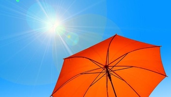 Nagyon erős UV-sugárzásra figyelmeztetnek a meteorológusok - illusztráció