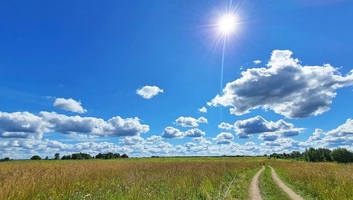 Napos, meleg idő várható, estére eső érkezhet - illusztráció