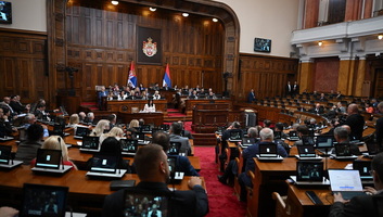 Negyven napirendi pontról tárgyal a szerb parlament - illusztráció