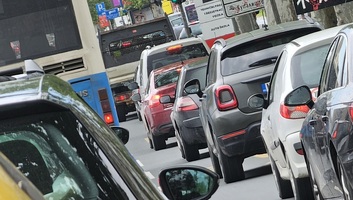 Óvatosságra intenek a közlekedésben május elsején - illusztráció