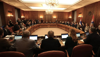 Rendkívüli kormányülés az energiahelyzetről: Továbbra is bizonytalan a NIS jövője - illusztráció