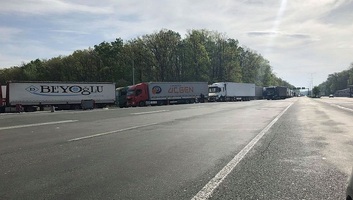 Sürgős egyeztetést kérnek az Európai Bizottságtól a szerbiai fuvarozók - illusztráció