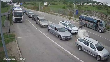 Szerbia nem engedi be a montenegrói állampolgárokat, miután a montenegrói hatóságok visszafordítottak egy szerb repülőt Tivatból - illusztráció