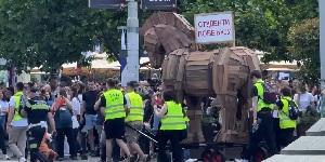 Tömegek gyűltek össze a belgrádi Slaviján az egyetemisták tüntetésén - cikkhez fűződő kép
