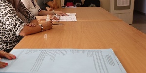 Továbbra is több választópolgár szerepel a névjegyzékben, mint ahány lakosa van az országnak - cikkhez fűződő kép