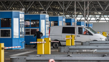 Ünnepi torlódásokra figyelmeztetnek az uniós határátkelőkön - illusztráció