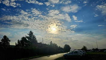 Változóan felhős idő, -5 és 17 fok közötti hőmérséklettel - illusztráció