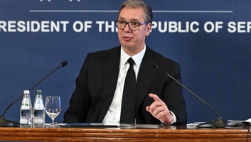 Vučić: Az elmúlt 72 órában nyílt terror zajlik Szerbia utcáin - illusztráció