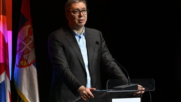 Vučić: Három partnerrel tárgyalnak az oroszok a Szerbiai Kőolajipari Vállalatban lévő részesedésük eladásáról - illusztráció