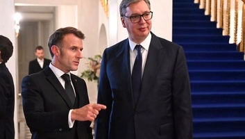 Vučić Makronnal Párizsban: Beszéltünk a NIS‑ről, Szerbia európai útjáról, a katonai együttműködésről és az atomreaktorokról is - illusztráció