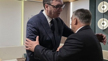 Vučić Orbán Viktorral egyeztetett Davosban az energetikai biztonságról - illusztráció